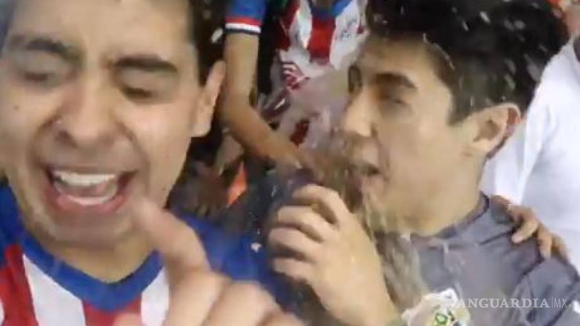 El standupero, Daniel Sosa, fue agredido en el partido de Chivas ante León