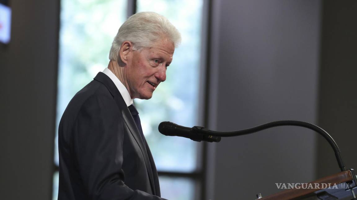 $!Bill Clinton en una imagen de 2020. El expresidente fue acusado de perjurio, fue sometido a un juicio en el Congreso (impeachment) del que salió indemne, aunque muy tocado.