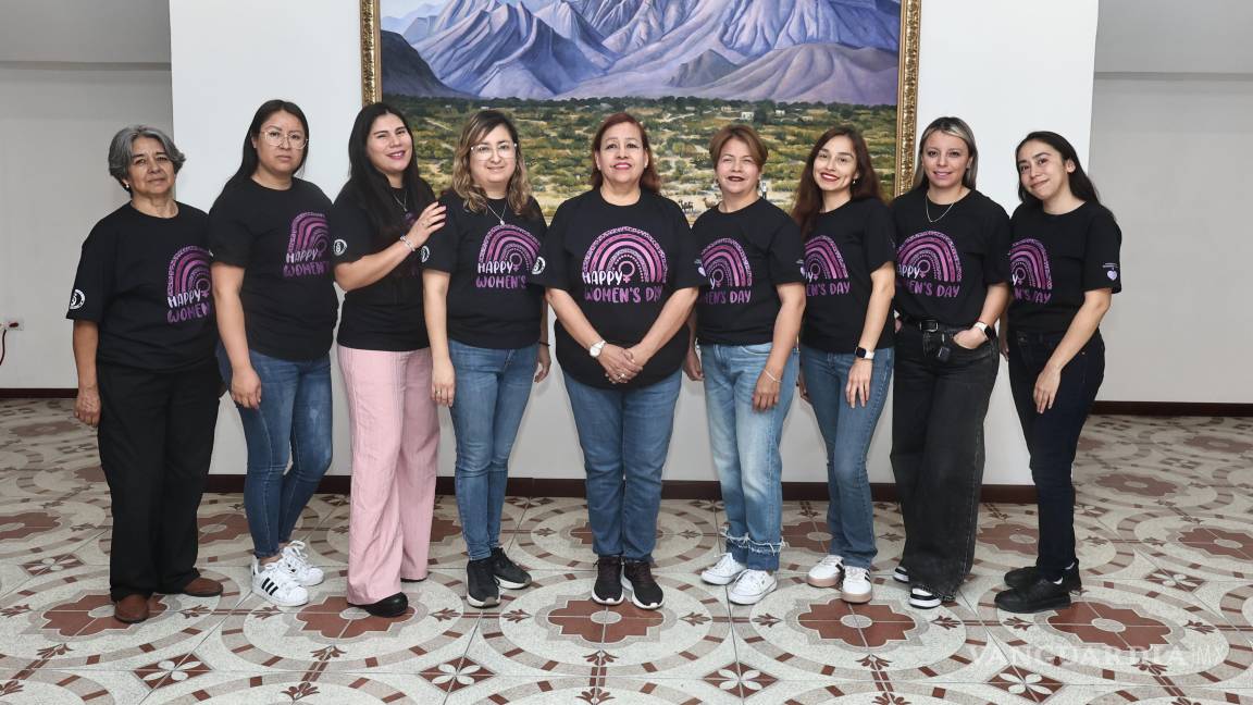 $!Maestras del Colegio San José acompañaron a las alumnas durante el ciclo de conferencias organizado con motivo del Día Internacional de la Mujer.