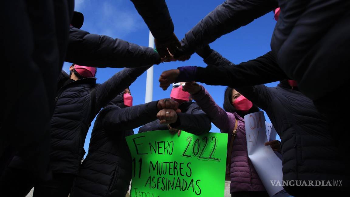$!Grupos Feministas y colectivos LGBT+ exigen justicia para los feminicidios de Nohemí y Yulizsa.