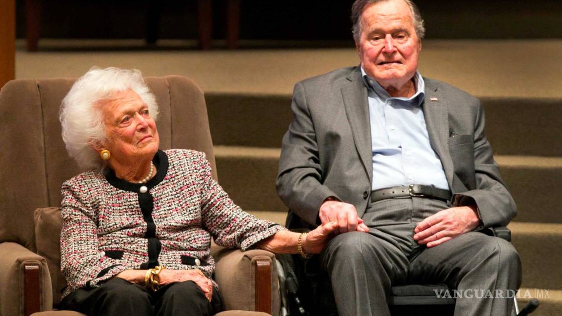 George H.W. Bush es internado en cuidados intensivos