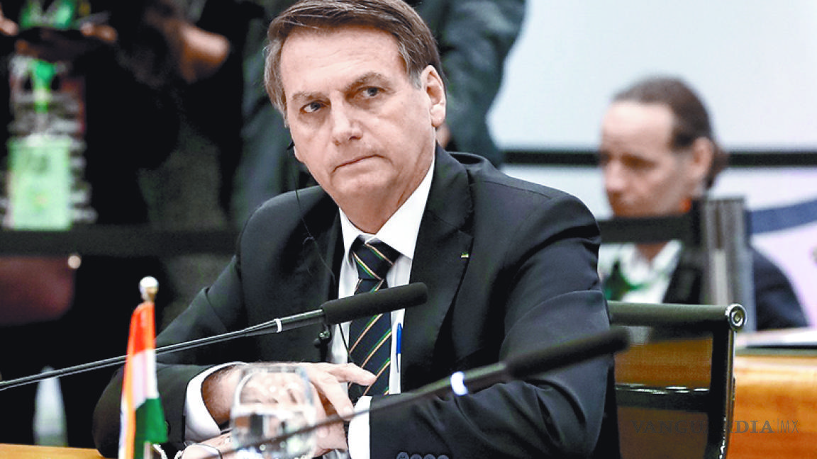 Veta Jair Bolsonaro el uso obligatorio de cubrebocas en Brasil