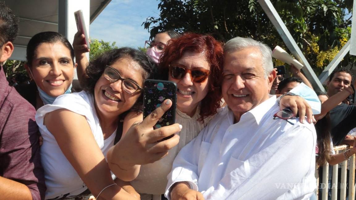 Especialistas: AMLO, popular pero sin cumplir expectativa