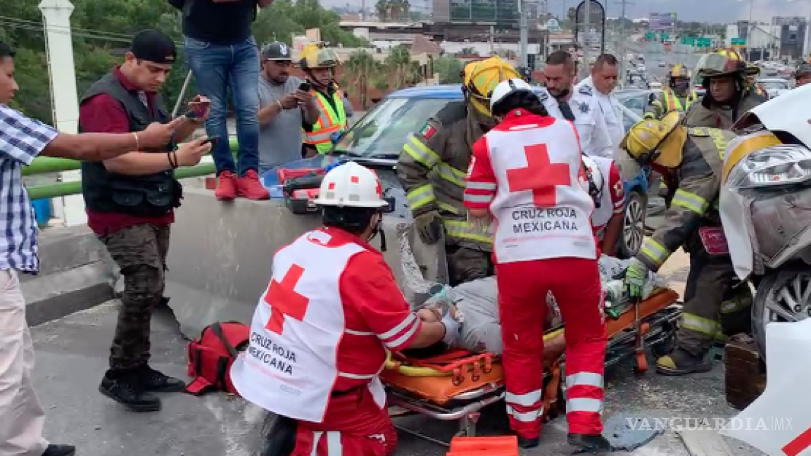 $!Paramédicos de la Cruz Roja socorrieron a los lesionados.