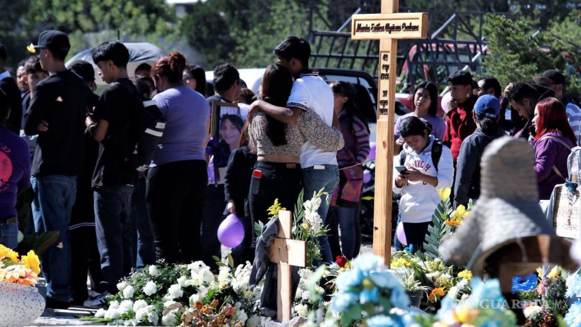 Entre lágrimas y consternación, despiden a Evelyn; familiares y amigos exigen justicia para ella