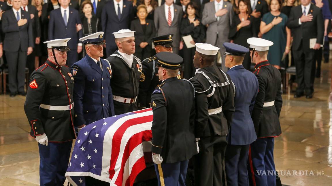 $!El Capitolio de EU abraza los restos del expresidente de EU George H. W. Bush (Fotogalería)