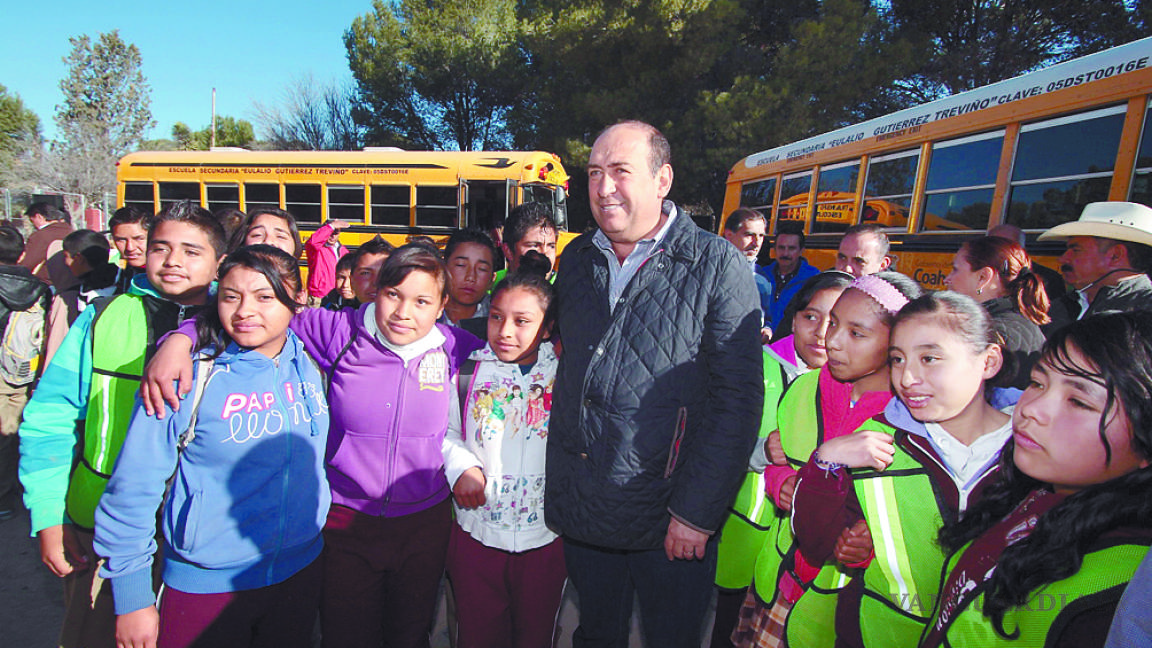 Secundaria rural de Saltillo ya cuenta con transporte escolar