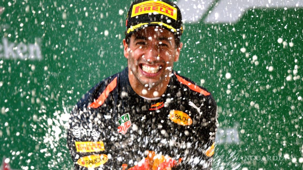 Ricciardo se impone por sorpresa en GP de China; 'Checo' Pérez queda en doceavo