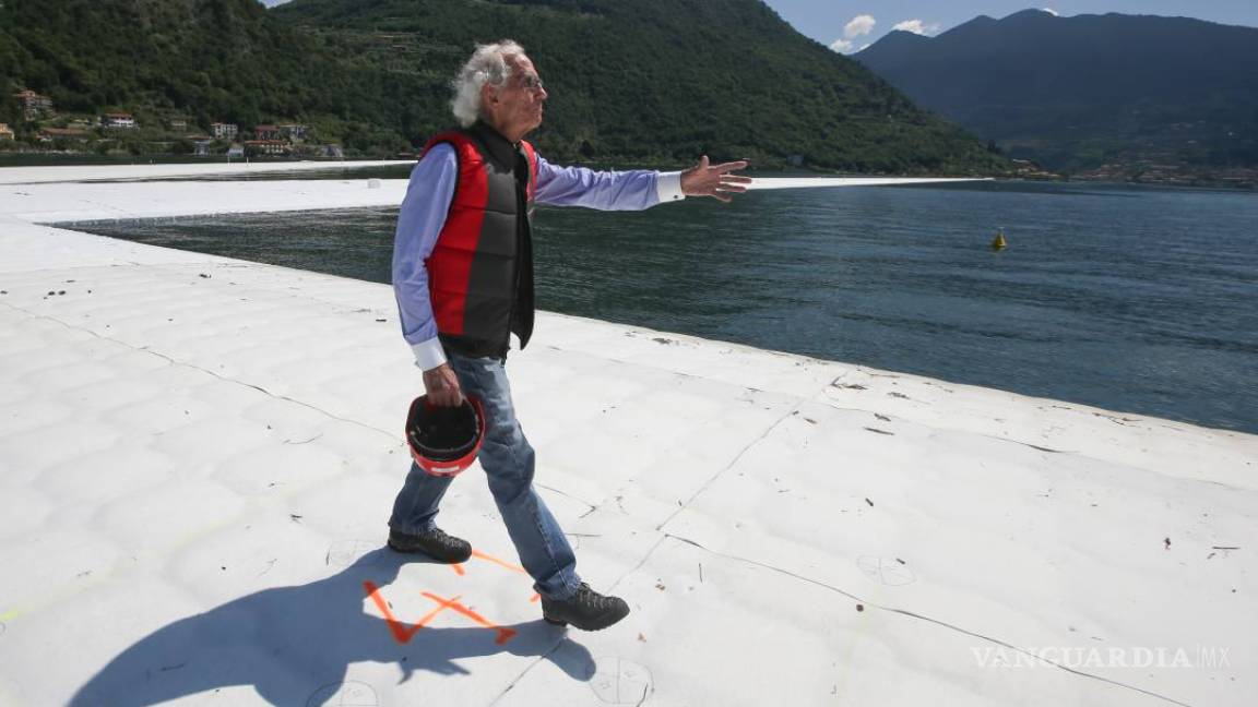 Christo convierte en arte el lago Iseo en Italia