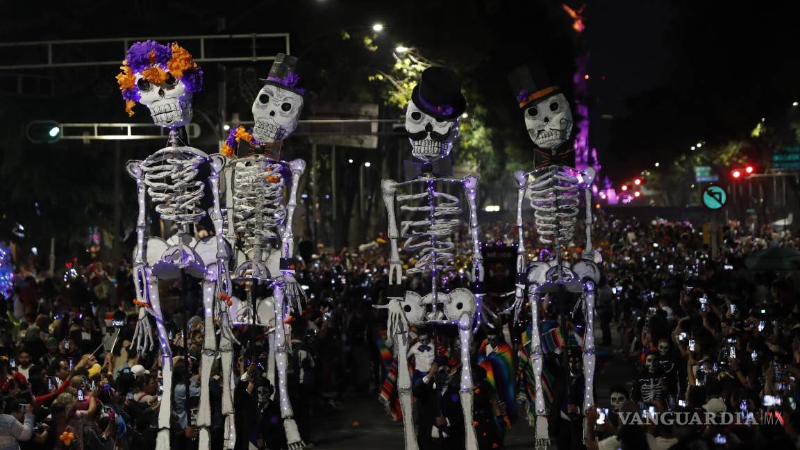 $!Calaveras gigantes en un desfile de catrinas en Ciudad de México (México).