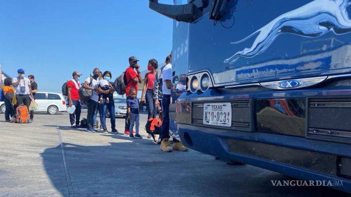 $!Este domingo salieron tres vuelos desde Texas en dirección a Haití con “decenas” de nacionales de ese país caribeño