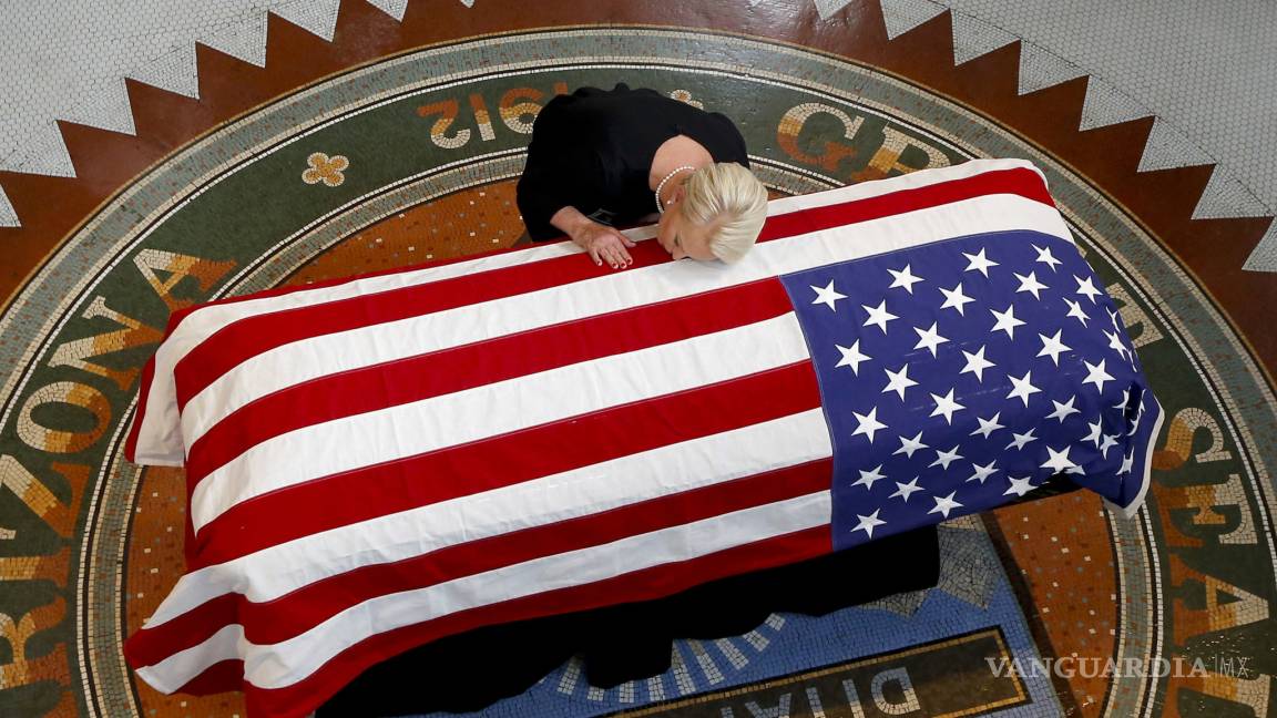 Arizona rinde homenaje al senador McCain