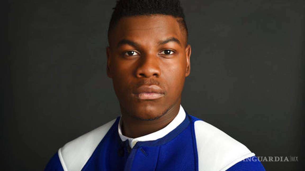$!John Boyega comienza a acostumbrarse a verse en Star Wars