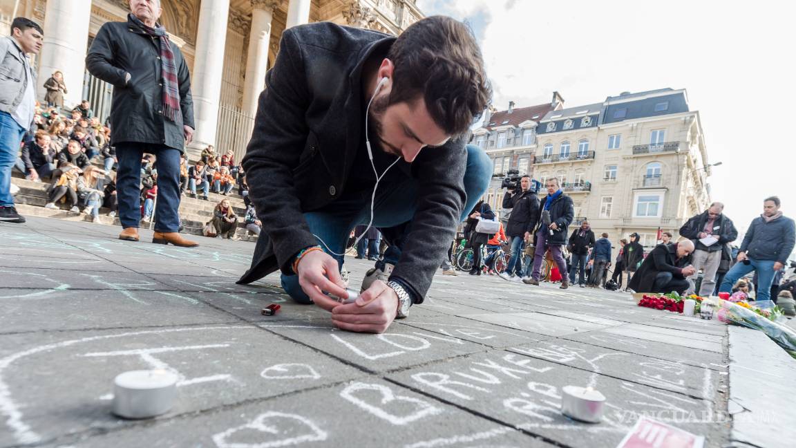 Dejan mensajes de apoyo en calles de Bruselas