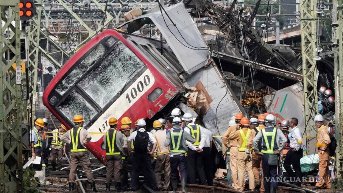 Encontronazo entre un tren y un camión deja un muerto y más de 30 heridos en Japón