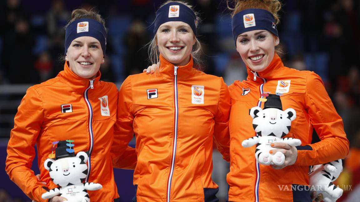 Holanda arrasa en patinaje de velocidad
