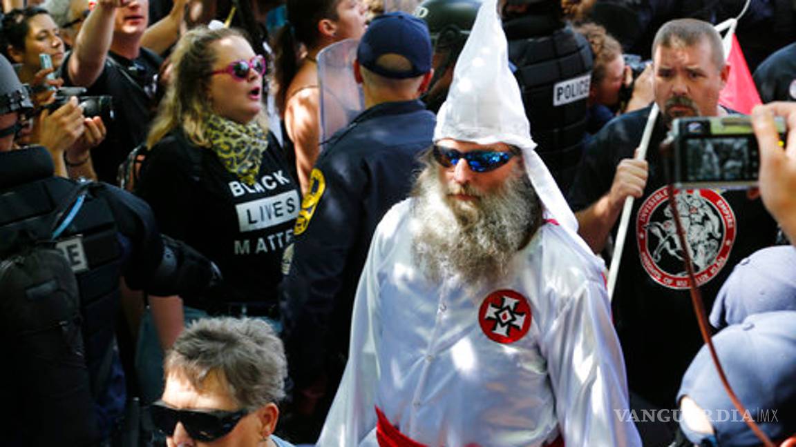 $!Llueven críticas a Trump por no culpar a supremacistas