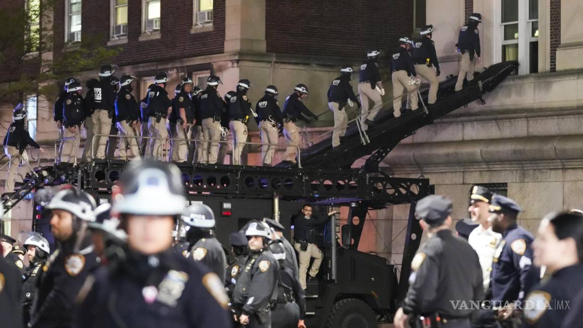 Policía de Nueva York desaloja protesta pro Palestina en Universidad de Columbia
