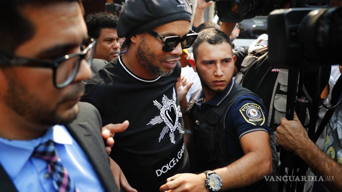 Equipos en la cárcel de Paraguay se pelean por 'fichar' a Ronaldinho