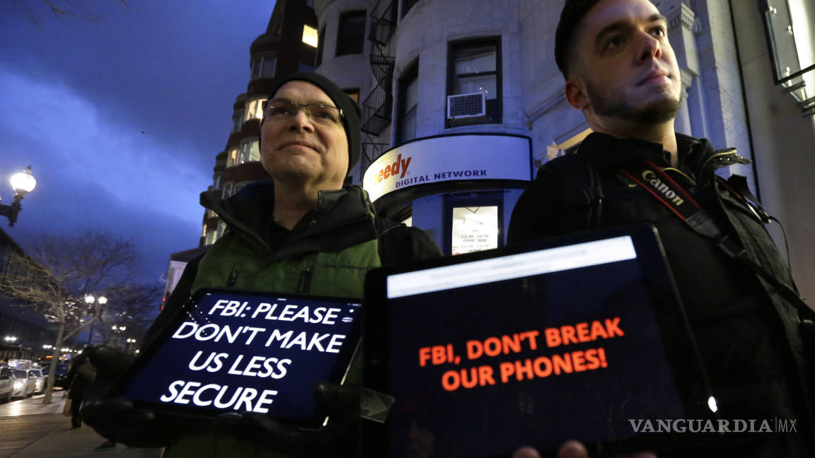Desbloquear iPhone conduciría a “estado policial”, alerta defensa de Apple