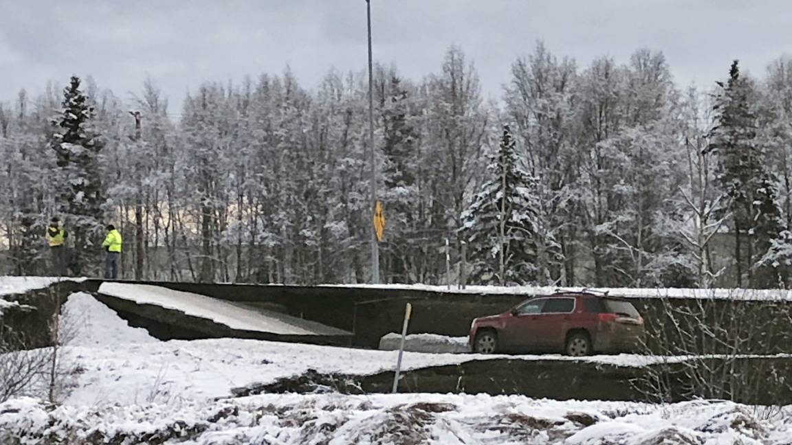 Dos terremotos consecutivos, de 7.0 y 5.8 grados sacuden con muchísima fuerza a Alaska