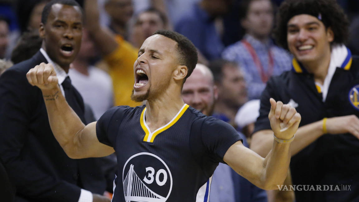 Curry rompe dos records de la NBA en partido contra Thunder