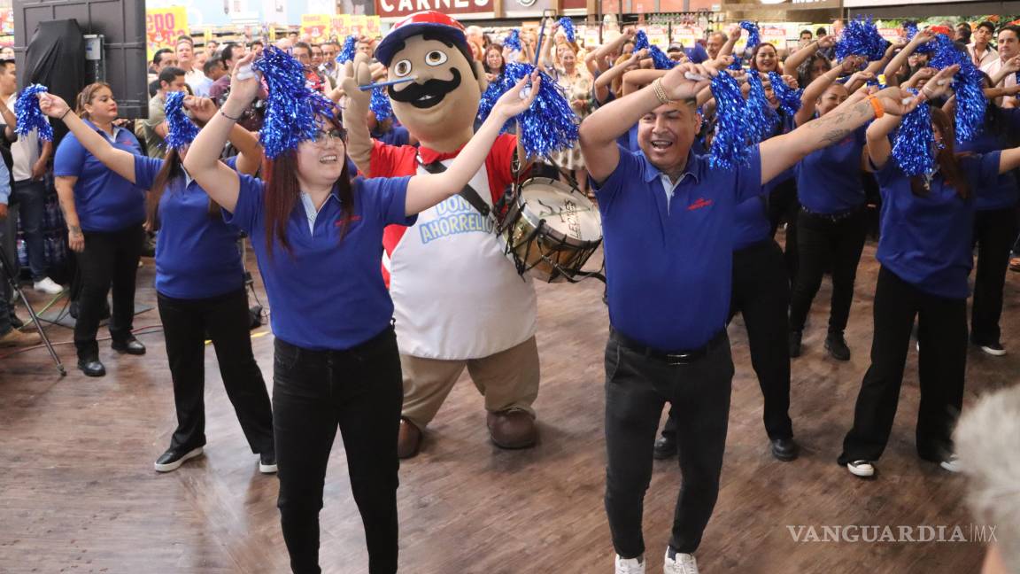 $!Cada nueva tienda genera más de 200 empleos directos, apostando por el talento coahuilense.