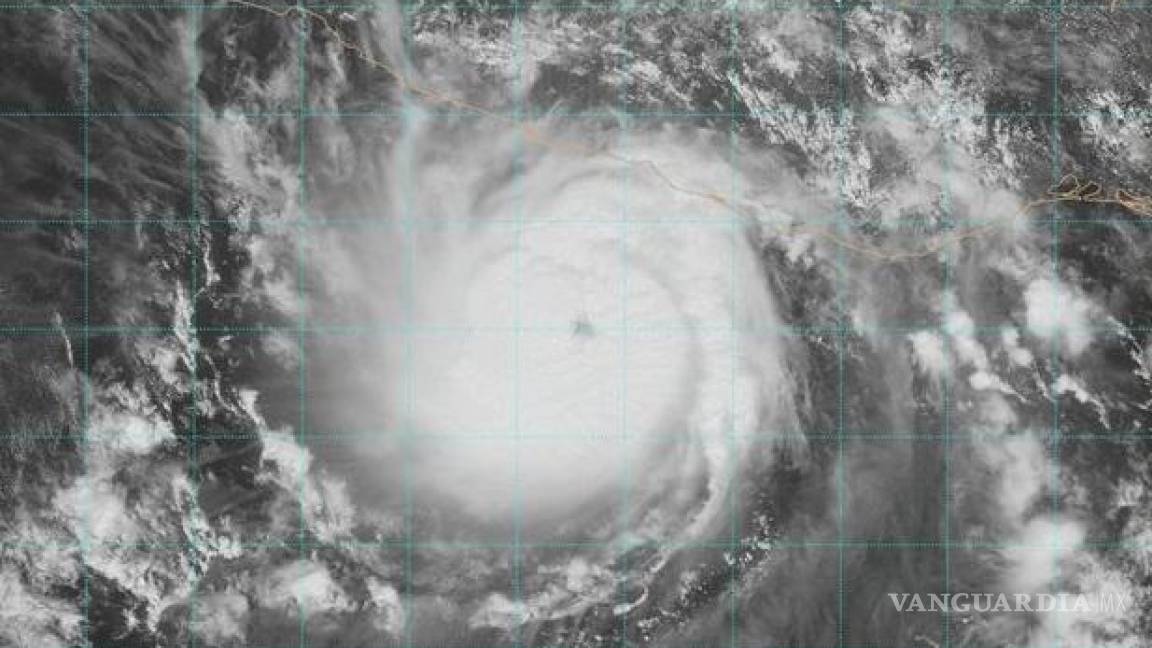 El huracán ‘Otis’ se fortalece rápidamente antes de tocar tierra, ya categoría 3