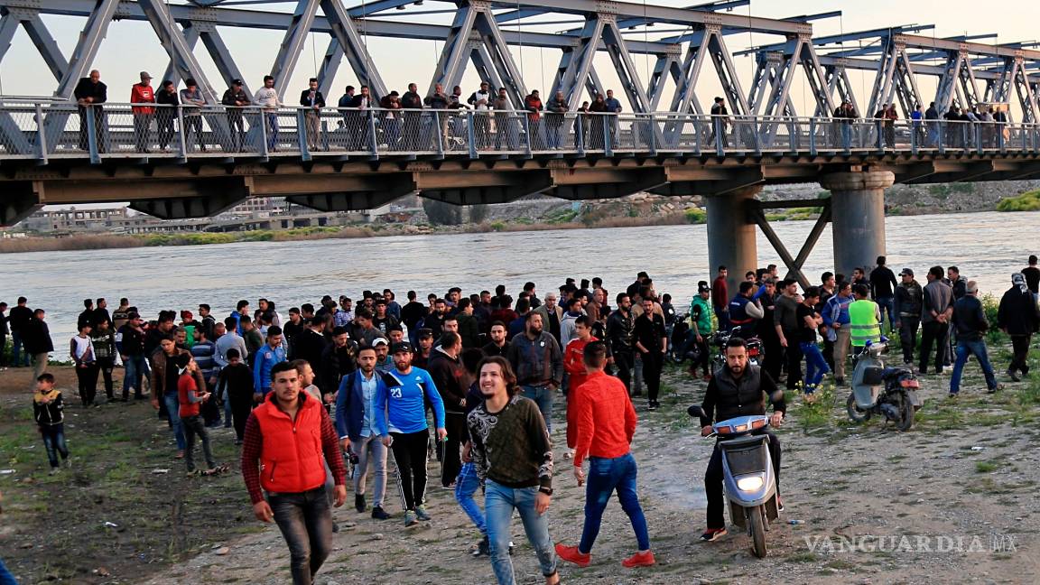 $!Se hunde ferry en el río Tigris en la ciudad iraquí de Mosul y mueren 71 personas