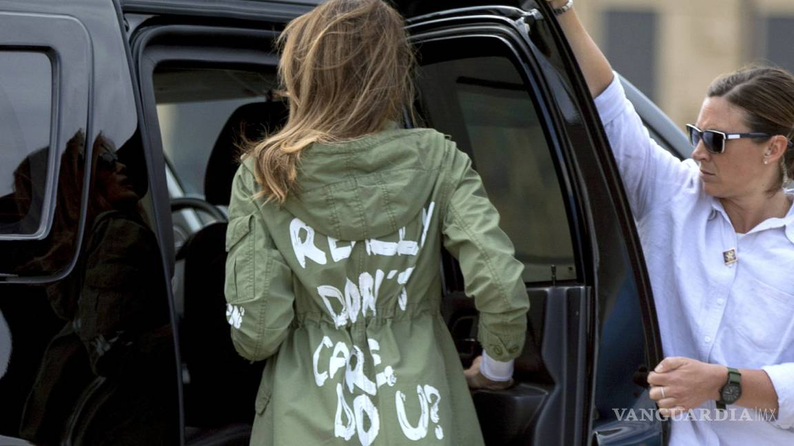 Revela Melania Trump mensaje oculto detrás de la chaqueta ‘no me importa’