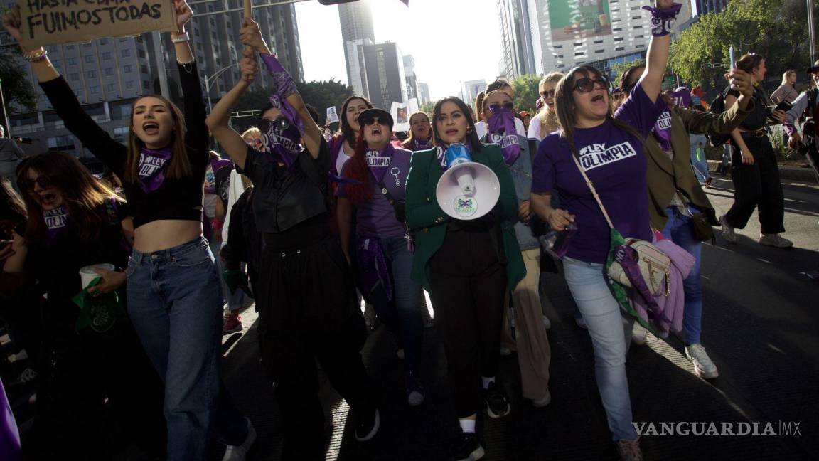 Mujeres, madres y familias de víctimas de feminicidios marchan por el 25N en México