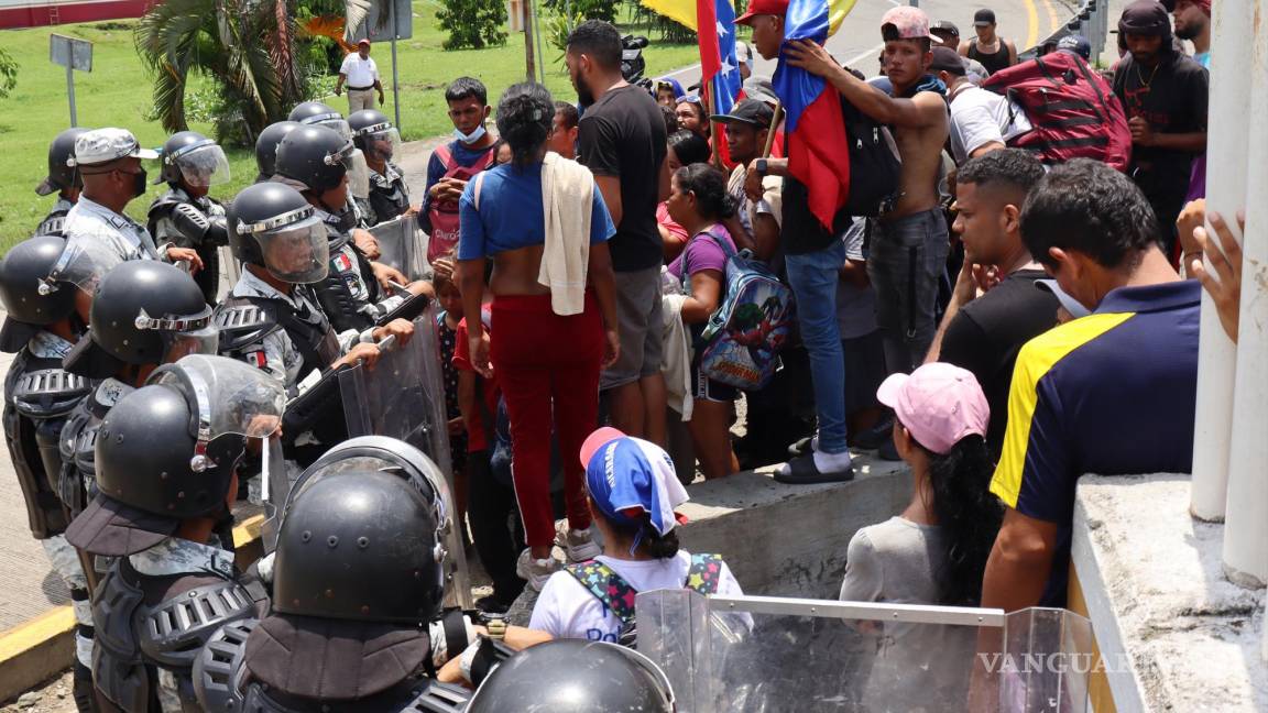 Guardia Nacional bloquea paso a caravana migrante