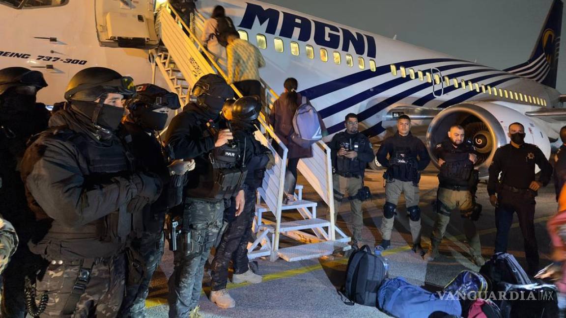 Inician en Piedras Negras operativos de traslado de migrantes en avión y camiones