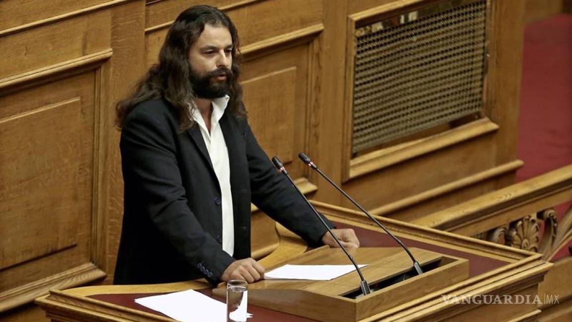 Diputado de grupo neonazi griego perseguido tras ser acusado de alta traición
