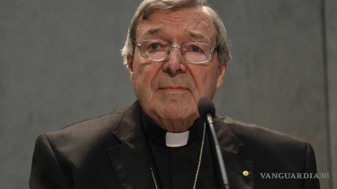 Cardenal Pell niega acusaciones; regresa a Australia a defenderse