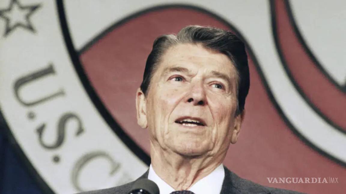 $!El expresidente Ronald Reagan se dirige a la Cámara de Comercio de Estados Unidos en Washington, el 24 de abril de 1986.