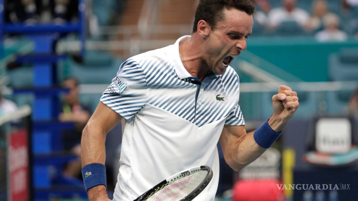 $!Roberto Bautista le da 'guillotinazo' a Novak Djokovic en el Miami Open