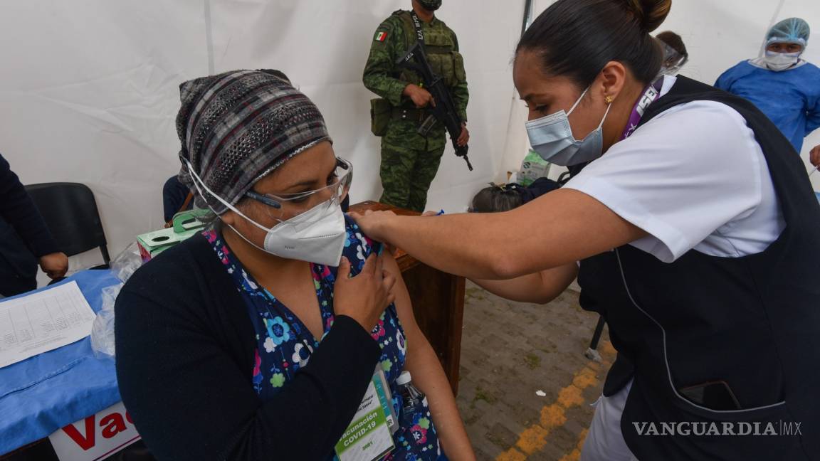 Inicia vacunación masiva contra COVID en México, ‘es una esperanza’