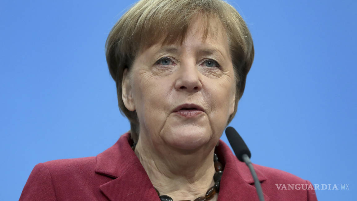 Exige Merkel investigar a Volkswagen, BMW y Daimler por ensayos con humanos