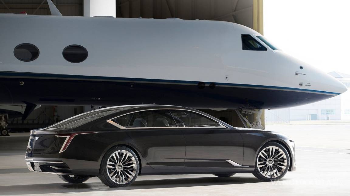Cadillac Super Cruise, la marca busca que sus autos se manejen solos en carretera