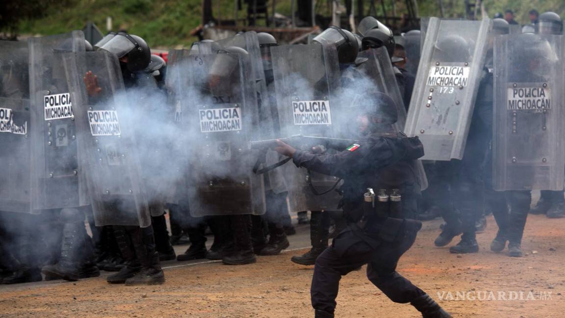 $!Detienen a 49 normalistas en Michoacán
