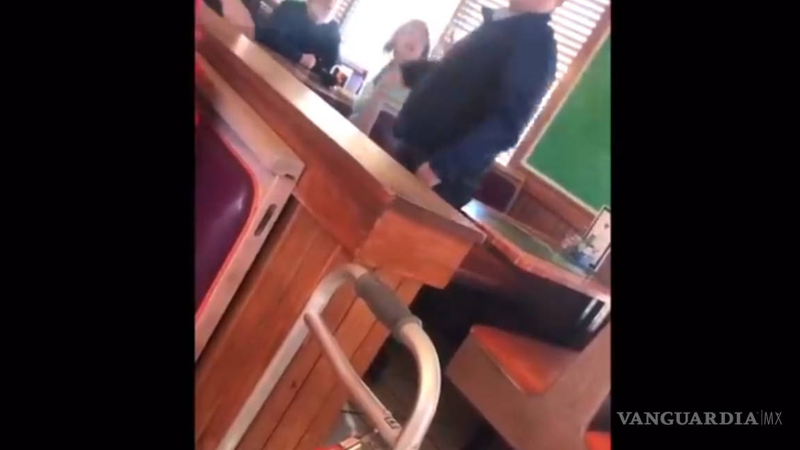 Gerente de restaurante mexicano sufre ataque racista por ¡hablar en español! (video)