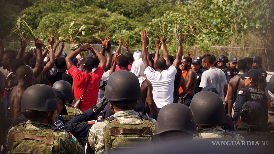$!México endurece el control migratorio en su frontera sur con la Guardia Nacional (fotogalería)