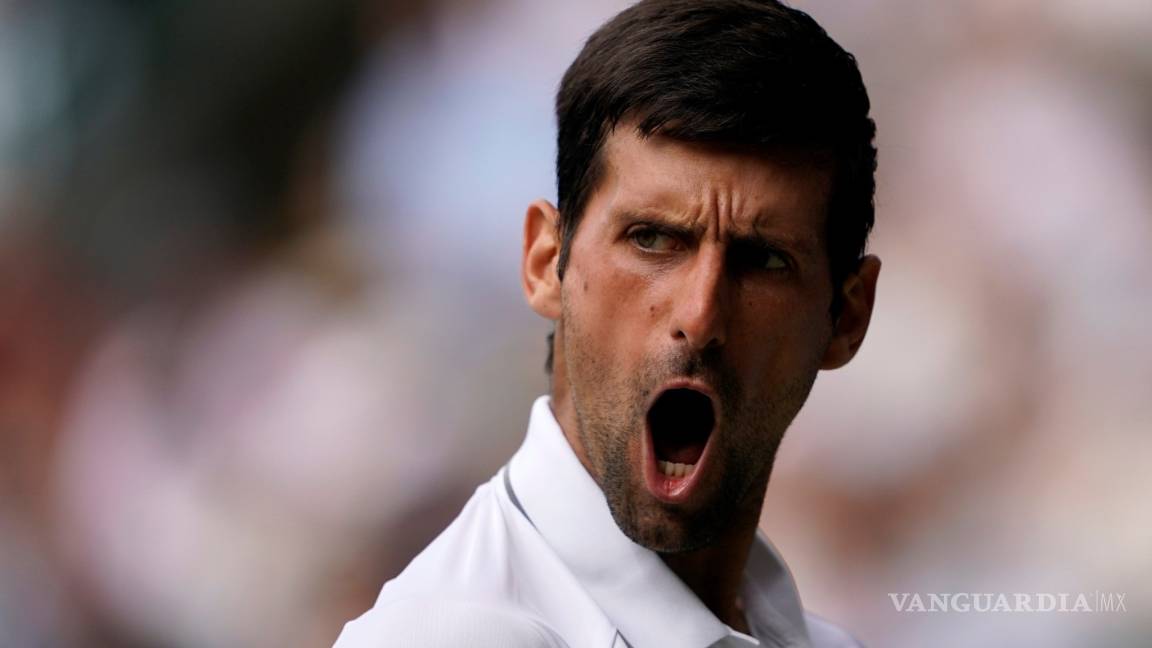 Novak Djokovic cae, pero avanza a los Octavos de Final de Wimbledon