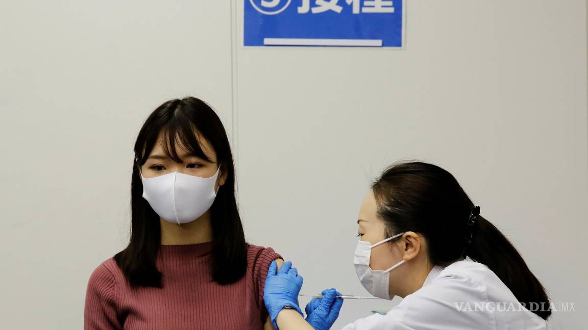 Por anomalías Japón suspende uso de 1.63 millones de dosis de Moderna