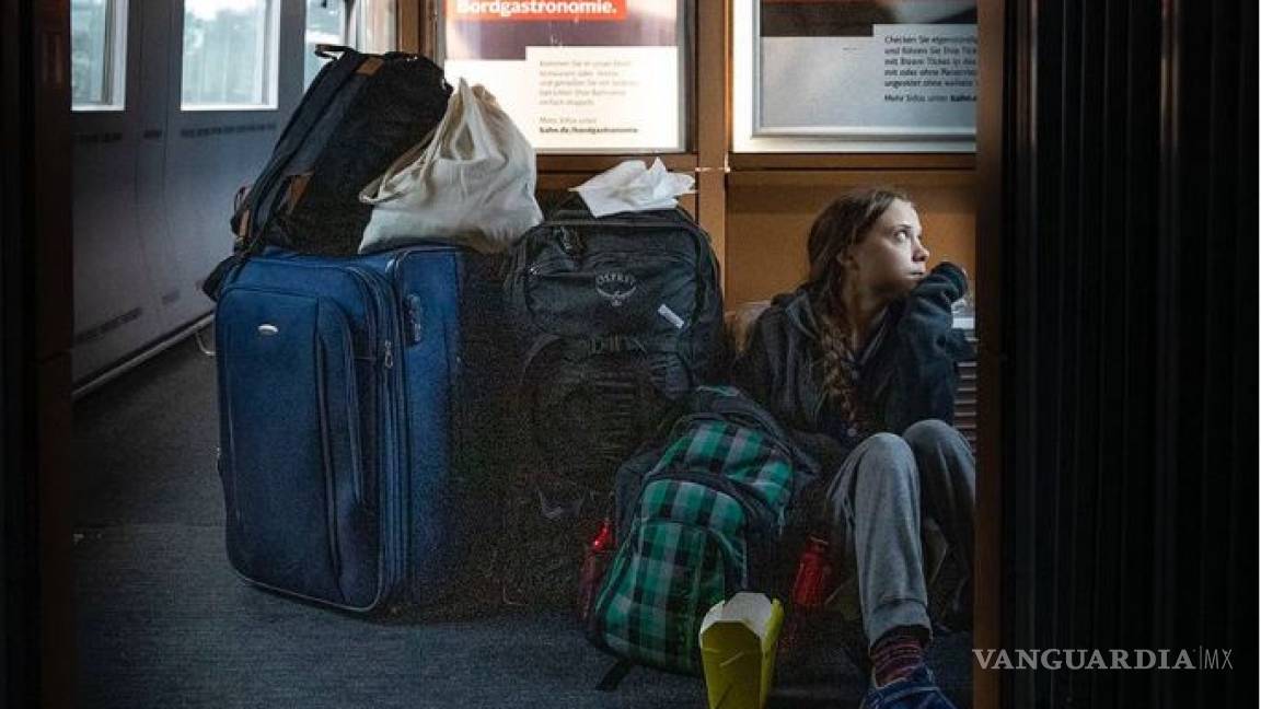 ‘Se la voltean’ a Greta Thunberg: tuitea que viajó en un tren abarrotado y la empresa afirma que estaba en primera clase