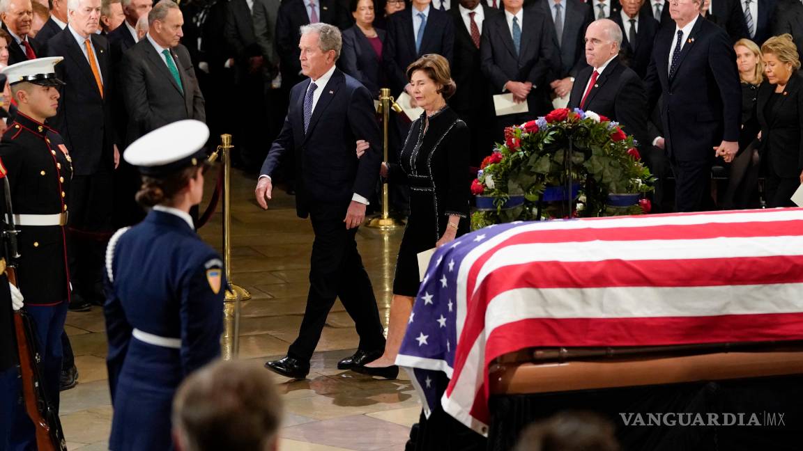 $!El Capitolio de EU abraza los restos del expresidente de EU George H. W. Bush (Fotogalería)