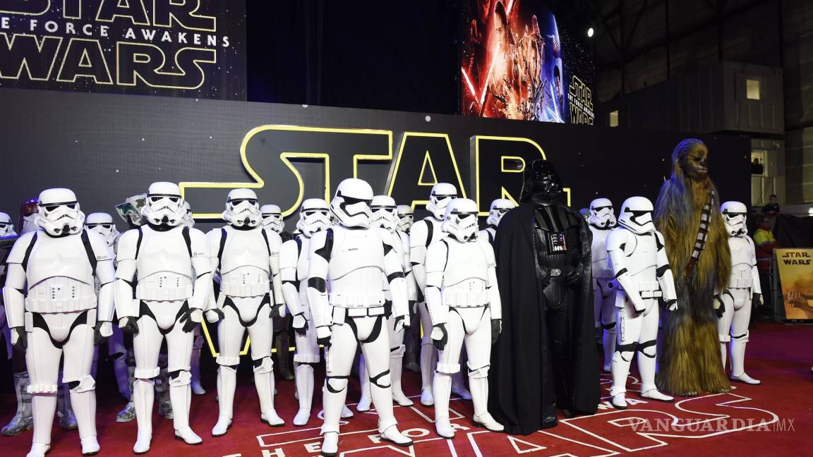 &quot;Star Wars: The Force Awakens&quot;, un &quot;clásico&quot; para la prensa británica