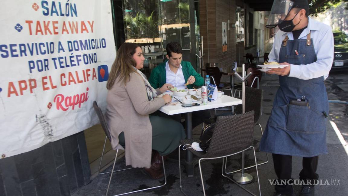 Buscan regular precio de agua embotellada en restaurantes de México