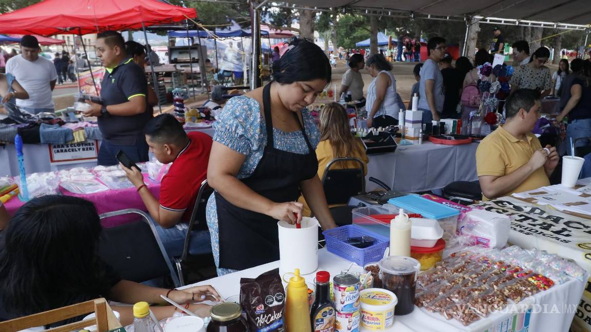 $!Diversos productos se vendieron en el Mercado Joven este domingo.